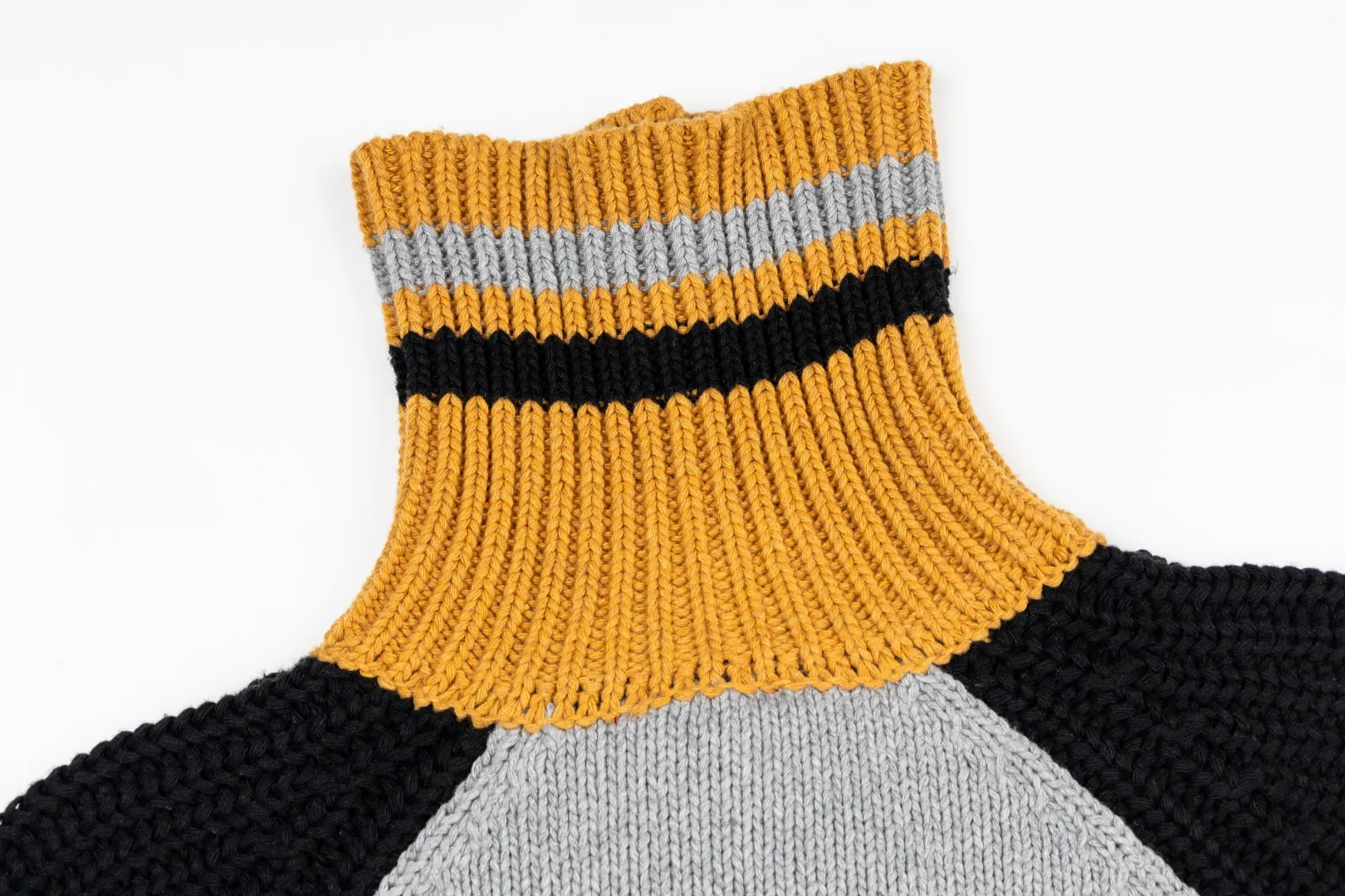 VIVI "26th Spring Festival New Style" (photographing in white) vivienne west wood West Queen Mother Vivienne Saturn's new contrasting color design cardigan jacket, same style for men and women, same style for men and women, same style for men and women Size: S -M- L Color: Gray White